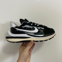 SACAI × NIKE VAPOR WAFFLE 